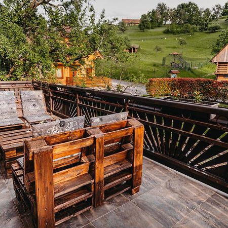 Bed and Breakfast Adventure Farm Store Екстер'єр фото