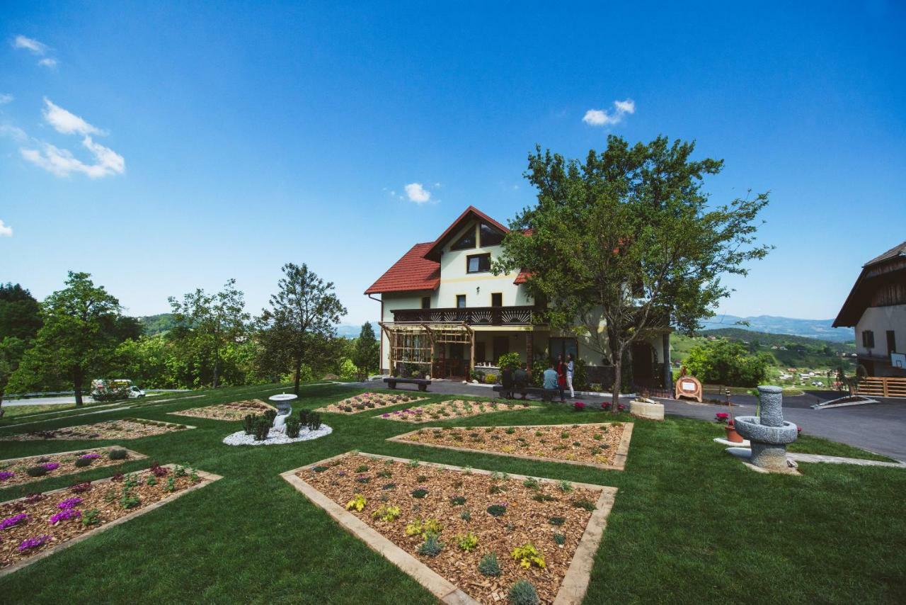 Bed and Breakfast Adventure Farm Store Екстер'єр фото
